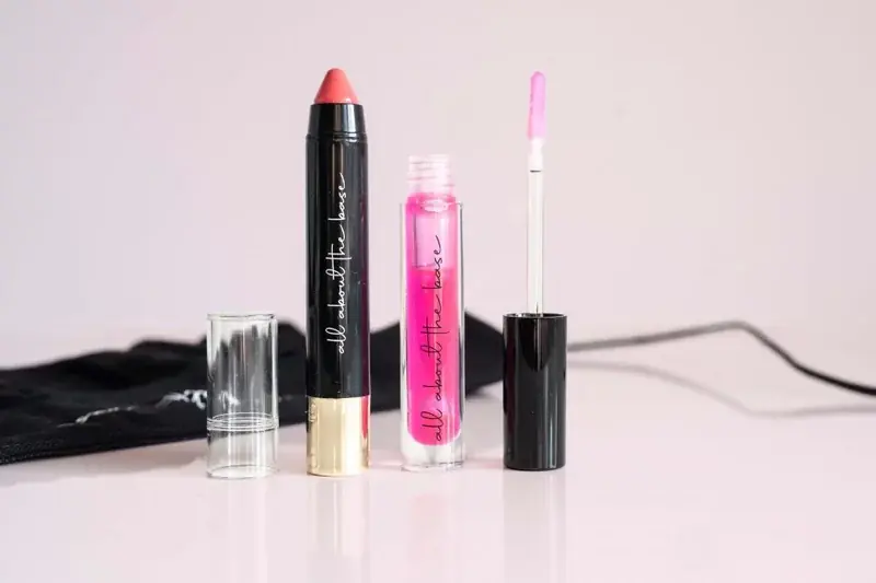Pouch Cosmetics All About The Base Pouch Lip & Cheek Cool Pink Kracherpreis