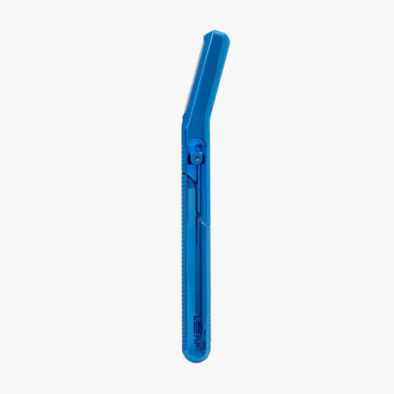 Leaf Dermaplaner – Berryblue Markenprodukt