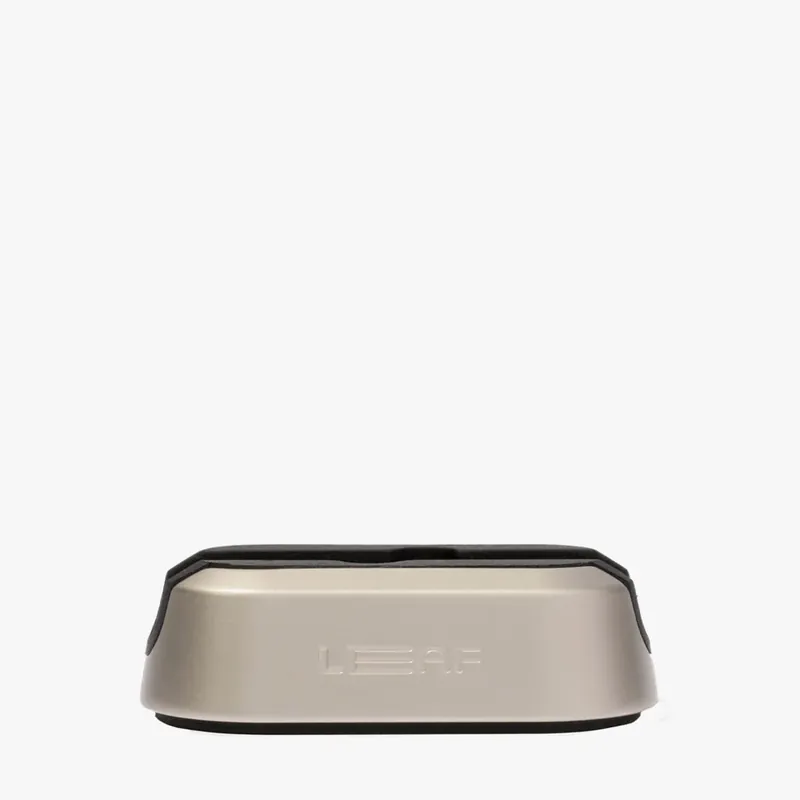 Markenprodukt Leaf Dermaplaner Stand – Silver